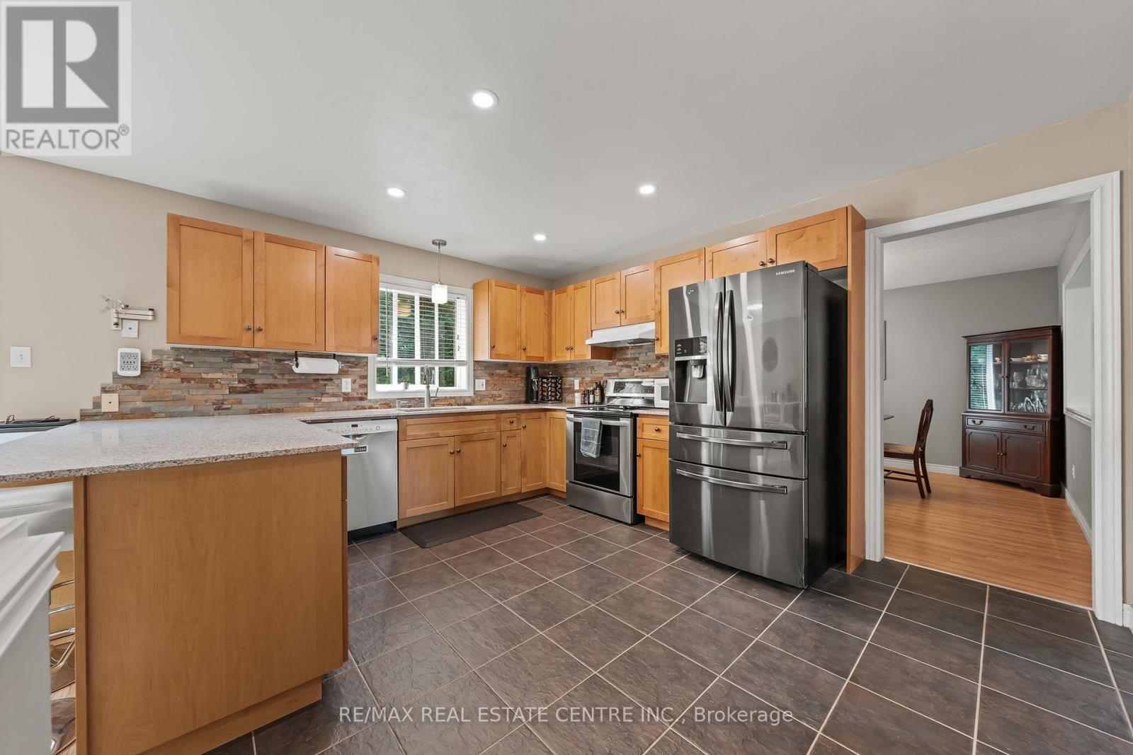 4 Irongate Drive, Brant, Ontario N3L 4G4 - Photo 9 - X12549064