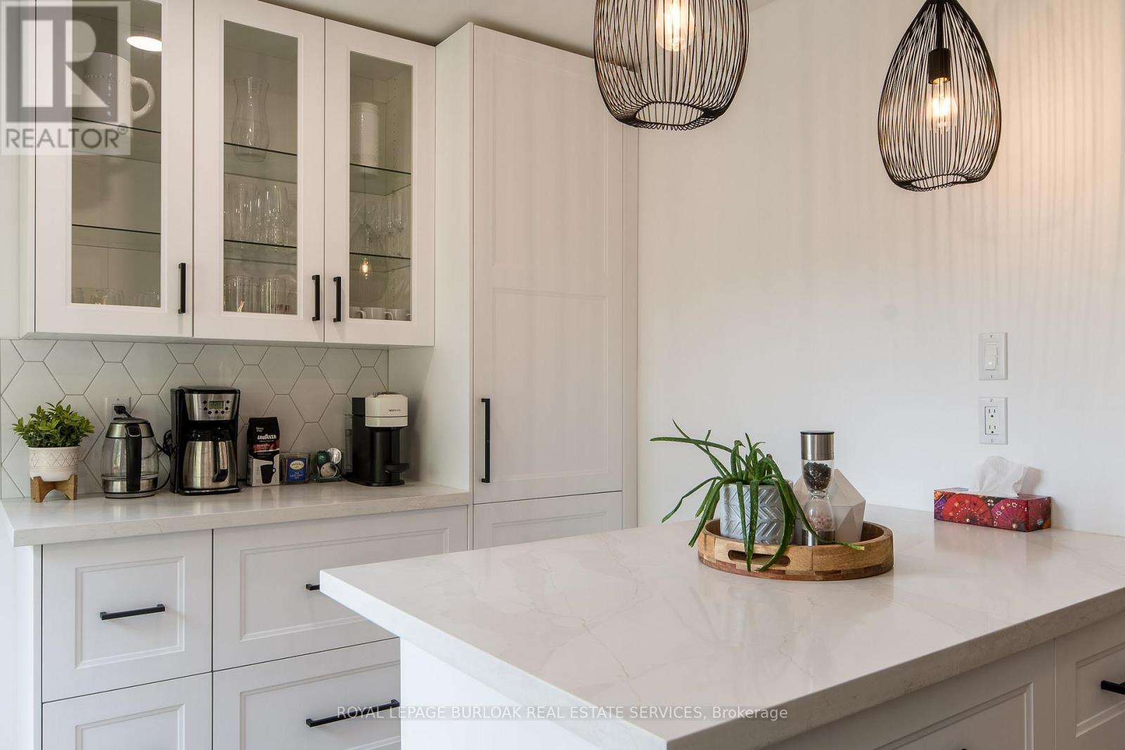 7 Trent Avenue, Toronto, Ontario M4C 5C6 - Photo 4 - E12549092