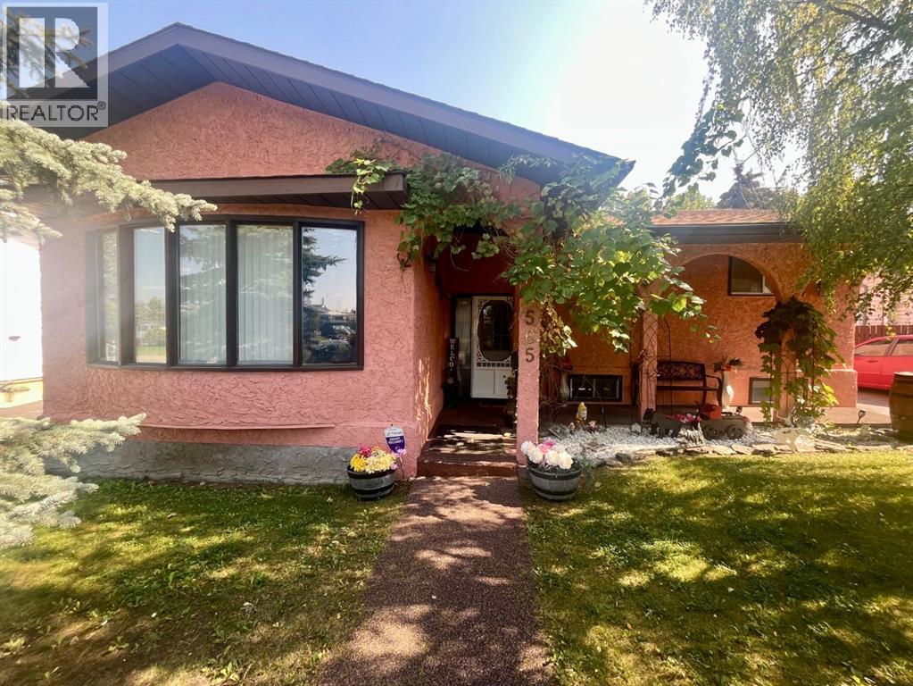 565 Mountain Street, Hinton, Alberta
