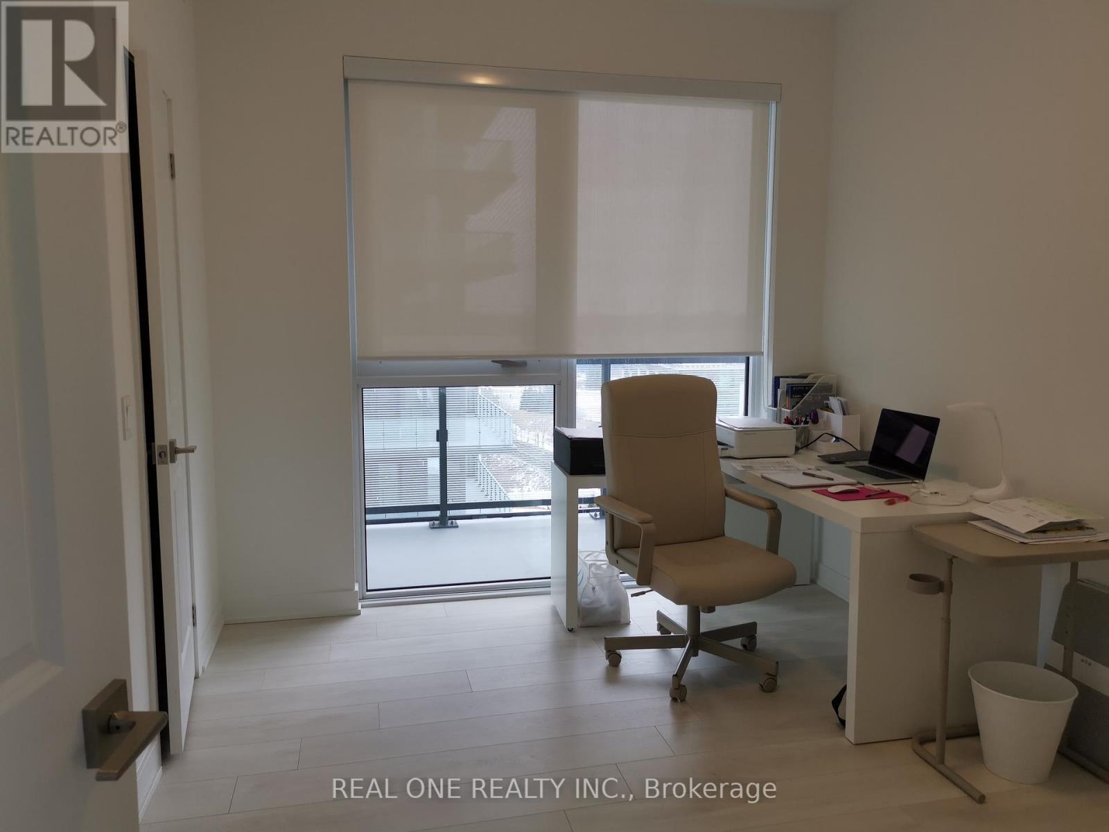 1015 - 85 Oneida Crescent, Richmond Hill, Ontario  L4B 0A6 - Photo 2 - N12549100