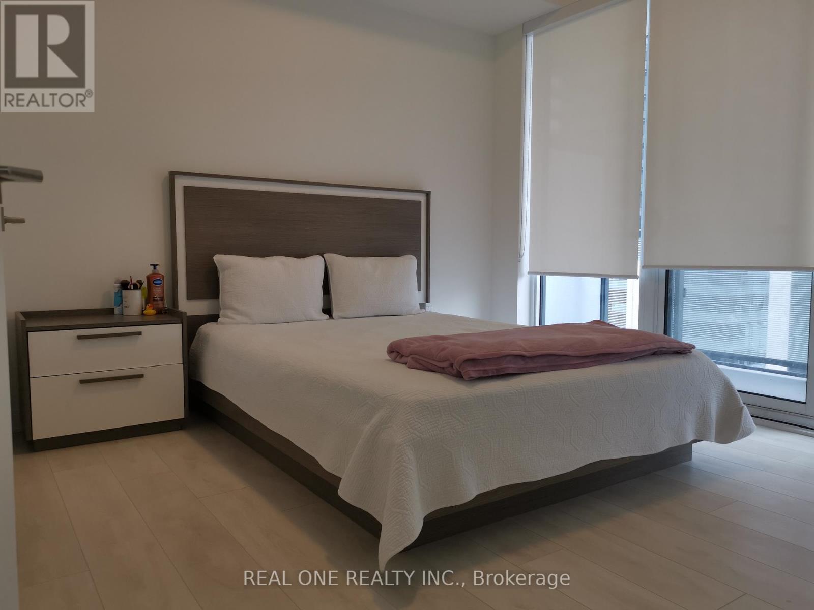 1015 - 85 Oneida Crescent, Richmond Hill, Ontario  L4B 0A6 - Photo 3 - N12549100