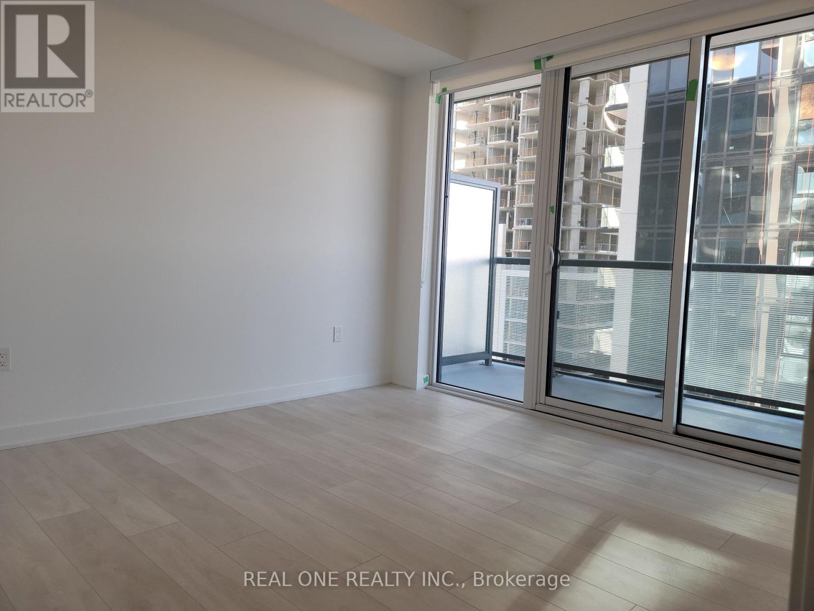 1015 - 85 Oneida Crescent, Richmond Hill, Ontario  L4B 0A6 - Photo 6 - N12549100