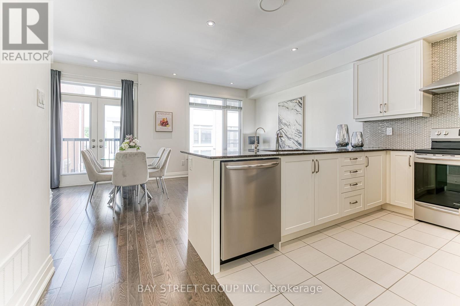 28 William Saville Street, Markham, Ontario  L3R 9S3 - Photo 10 - N12549106