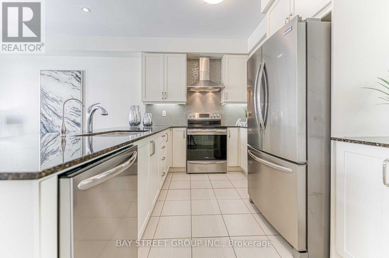 28 William Saville Street, Markham, Ontario  L3R 9S3 - Photo 11 - N12549106