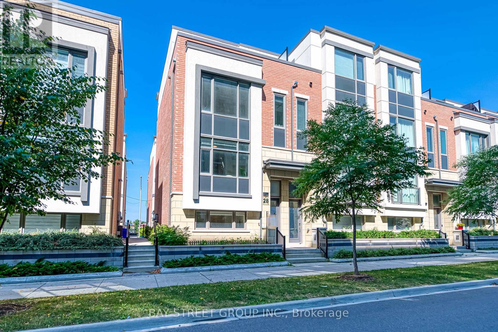 28 William Saville Street, Markham, Ontario  L3R 9S3 - Photo 2 - N12549106