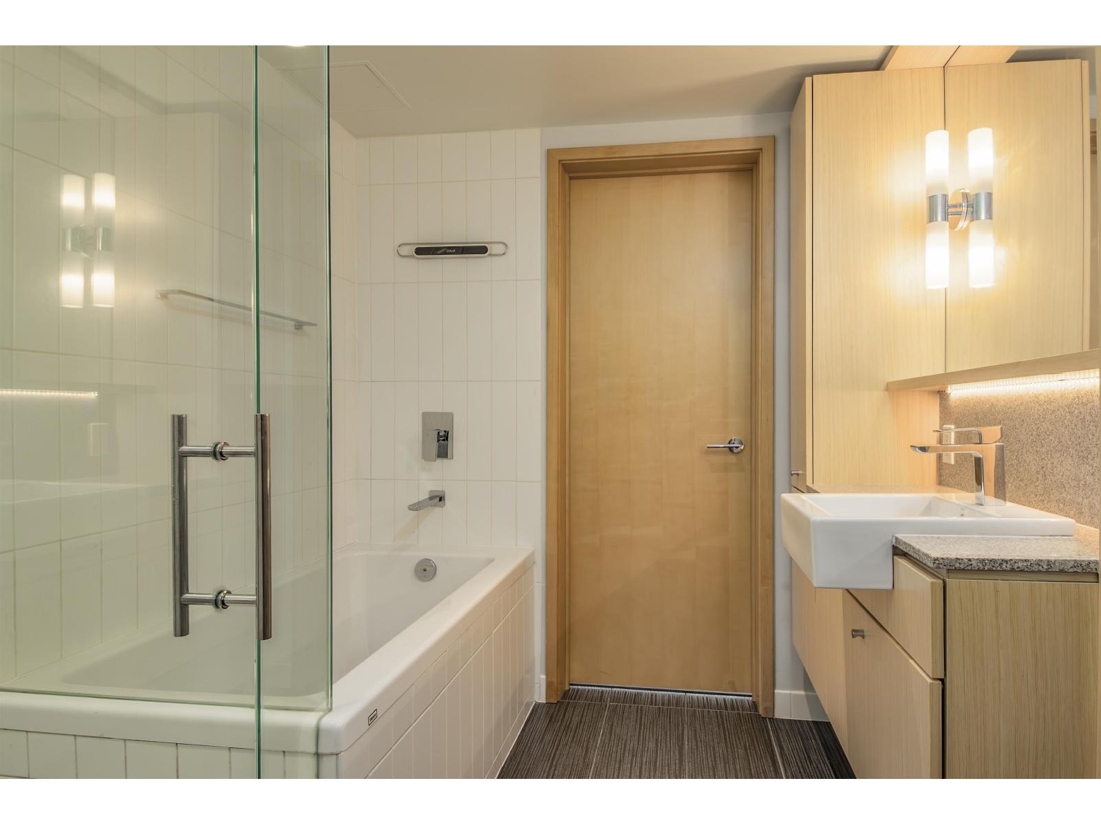 2004 13495 Central Avenue, Surrey, British Columbia V3T 0K2 - Photo 6 - R3063875