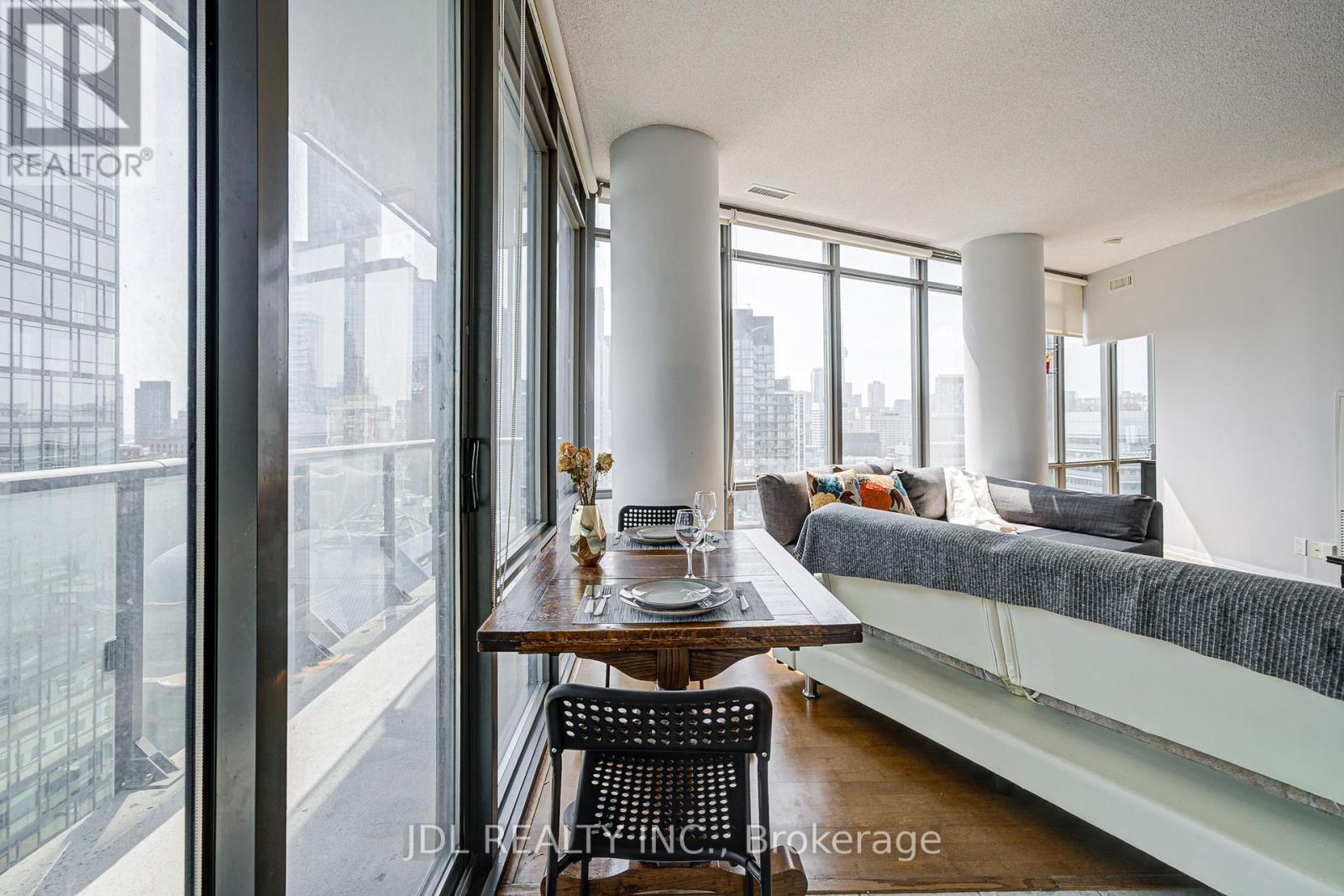 2208 - 832 Bay Street, Toronto, Ontario M5S 1Z6 - Photo 16 - C12549138