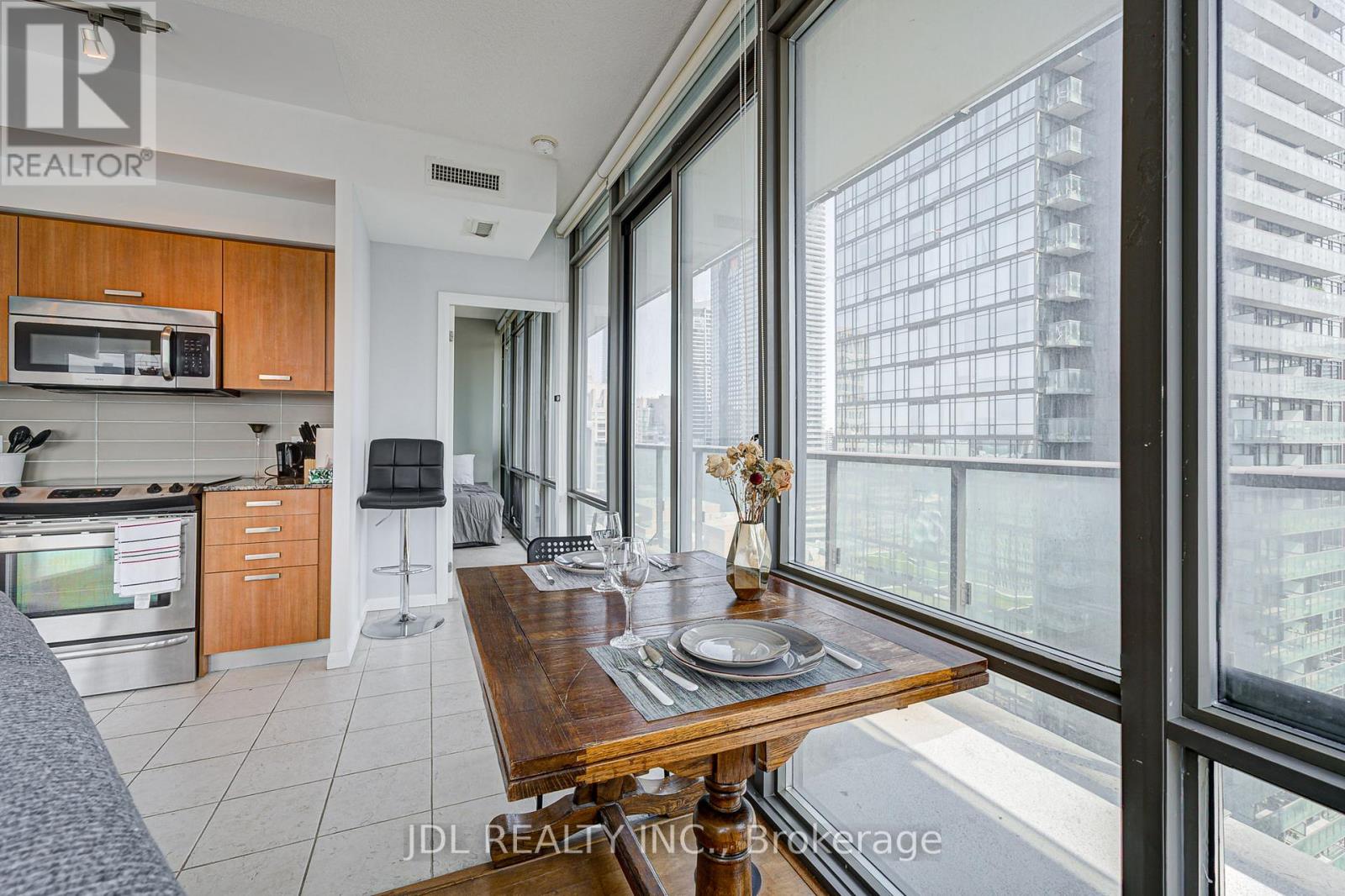 2208 - 832 Bay Street, Toronto, Ontario M5S 1Z6 - Photo 17 - C12549138