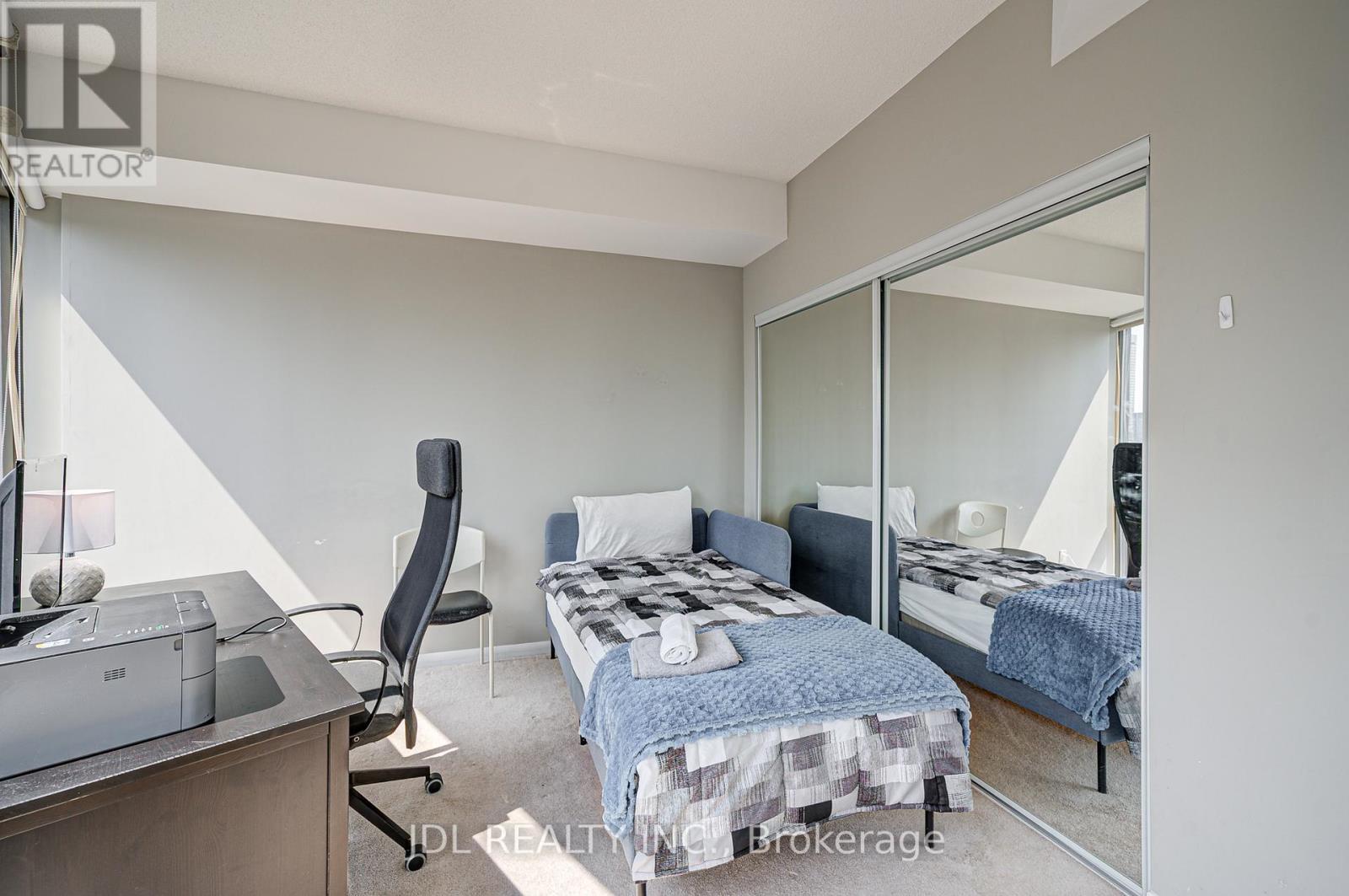 2208 - 832 Bay Street, Toronto, Ontario M5S 1Z6 - Photo 18 - C12549138