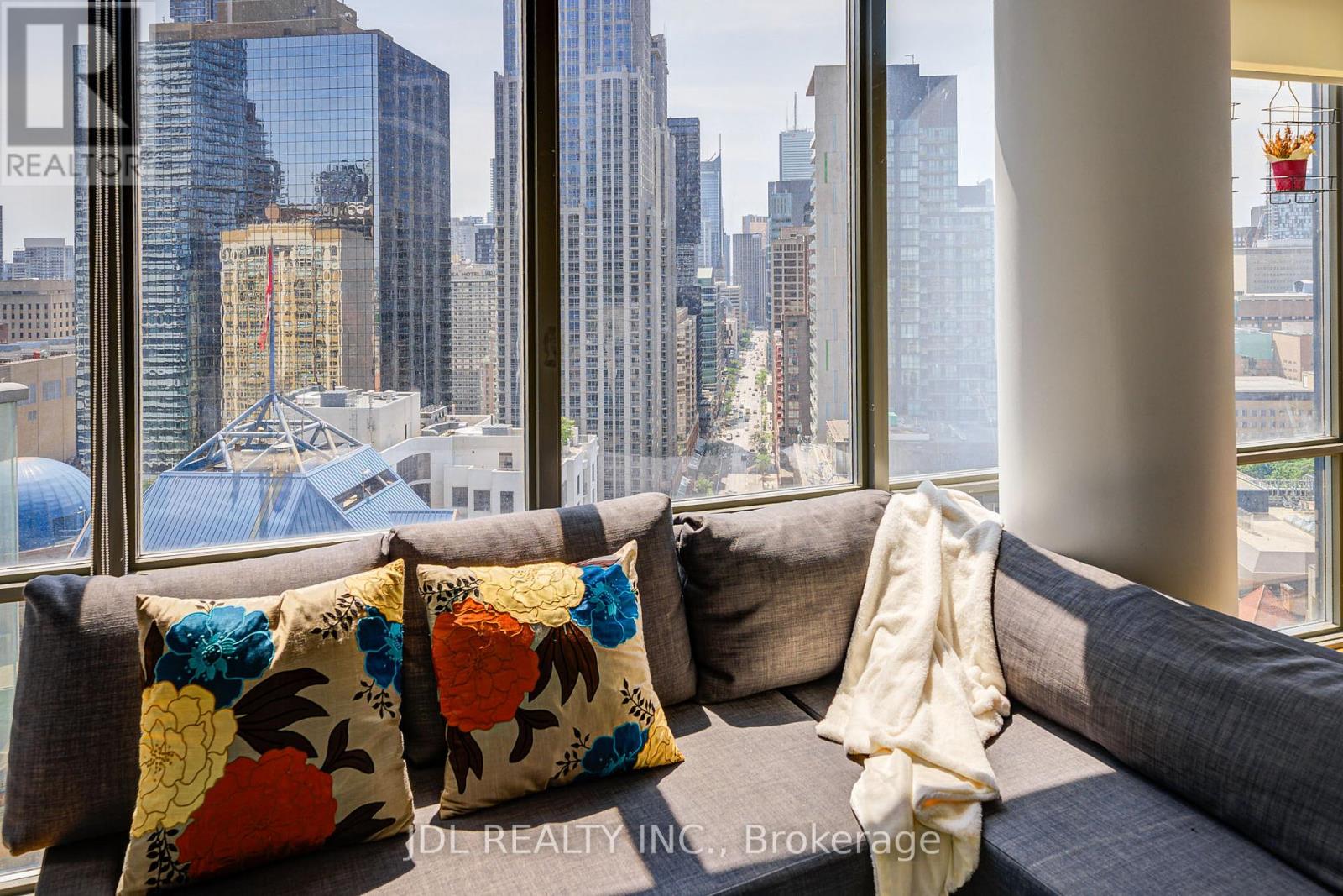 2208 - 832 Bay Street, Toronto, Ontario M5S 1Z6 - Photo 23 - C12549138