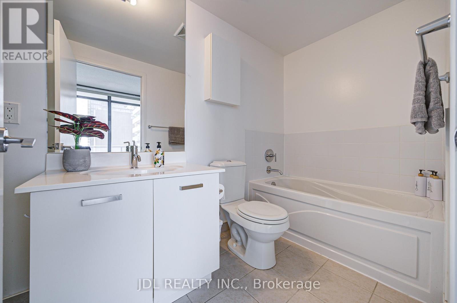 2208 - 832 Bay Street, Toronto, Ontario M5S 1Z6 - Photo 31 - C12549138