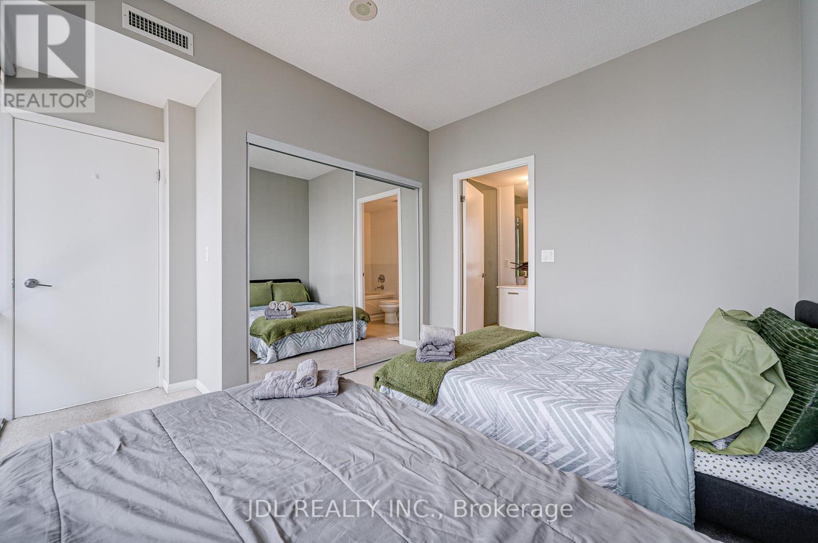 2208 - 832 Bay Street, Toronto, Ontario M5S 1Z6 - Photo 33 - C12549138