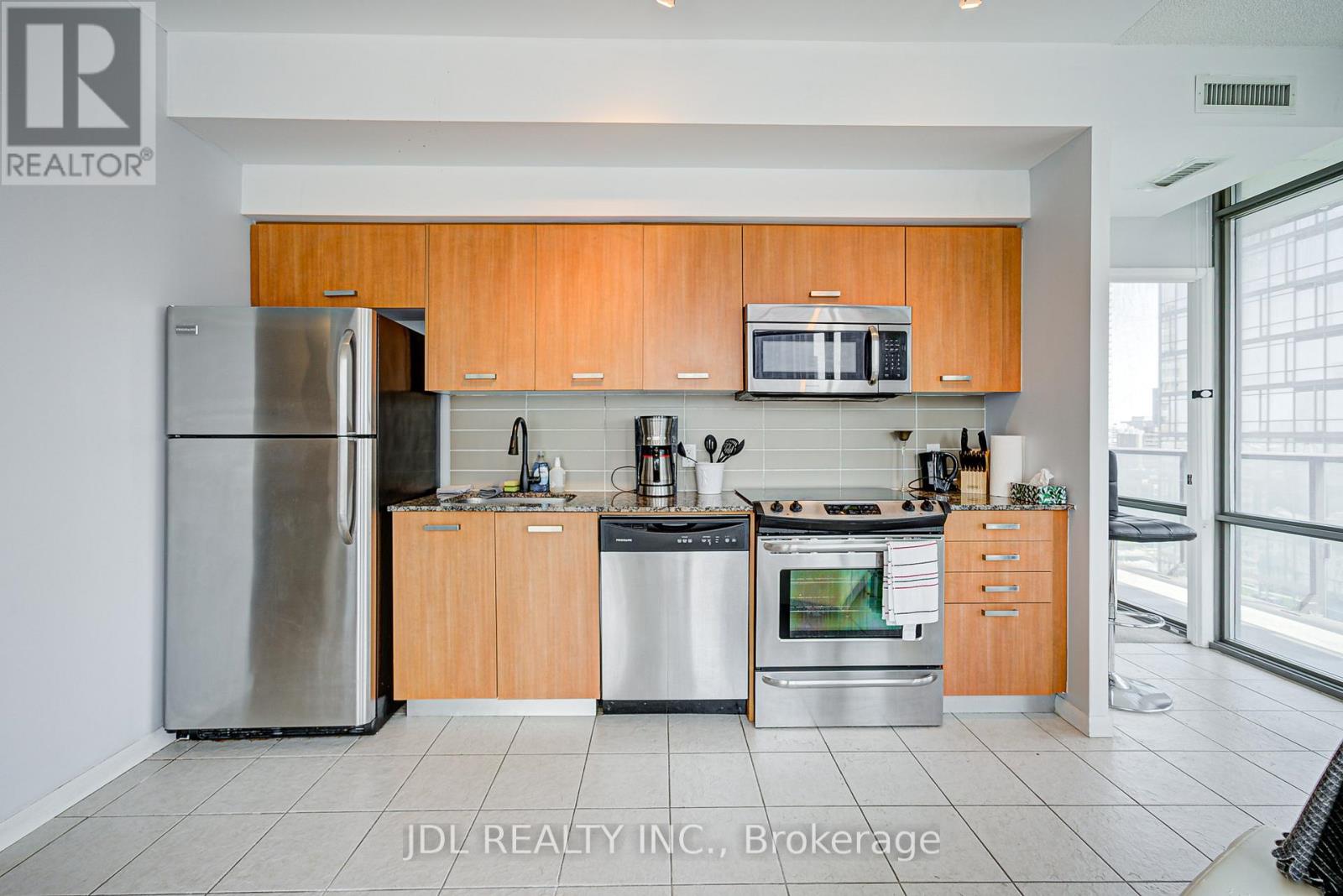 2208 - 832 Bay Street, Toronto, Ontario M5S 1Z6 - Photo 6 - C12549138