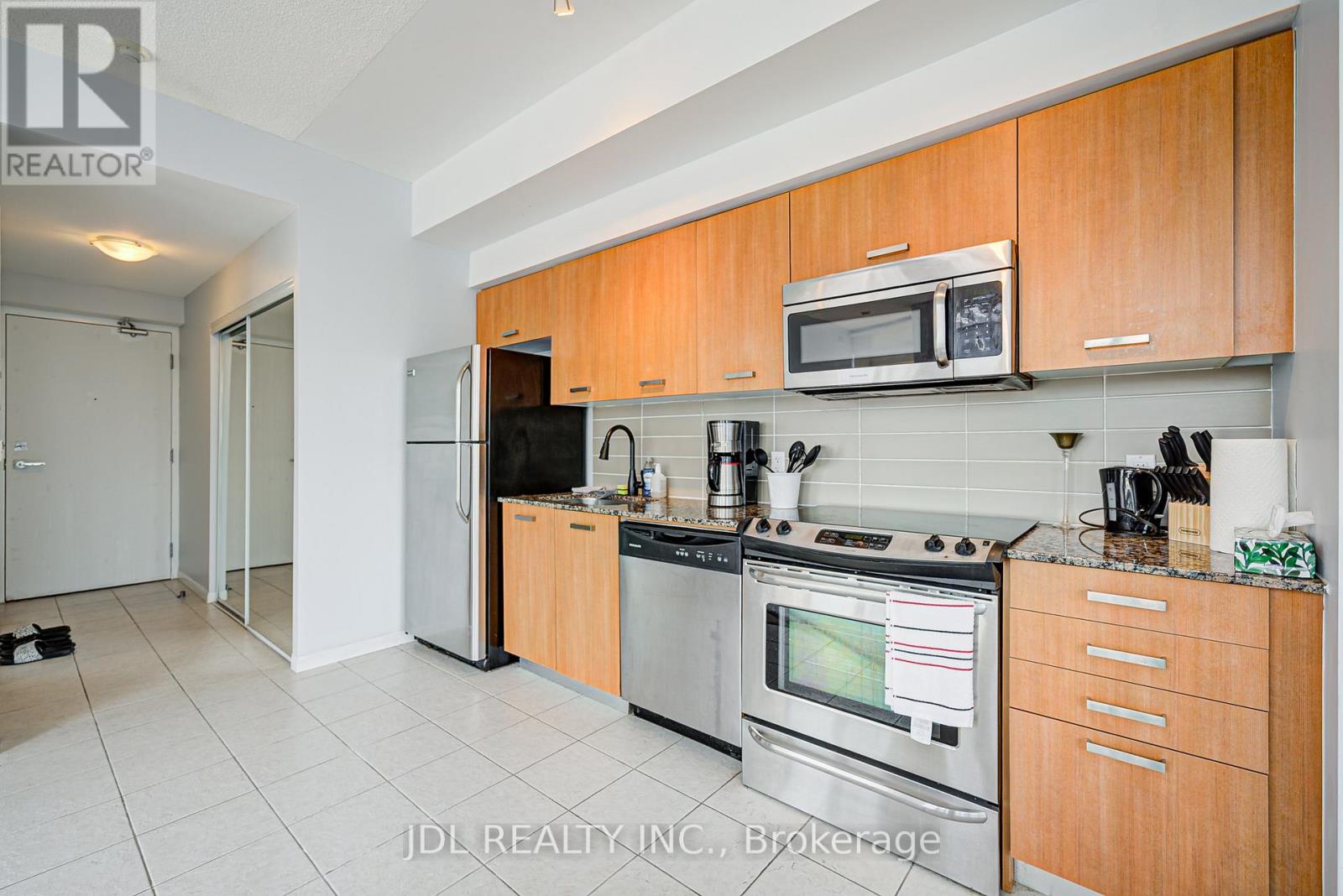 2208 - 832 Bay Street, Toronto, Ontario M5S 1Z6 - Photo 7 - C12549138