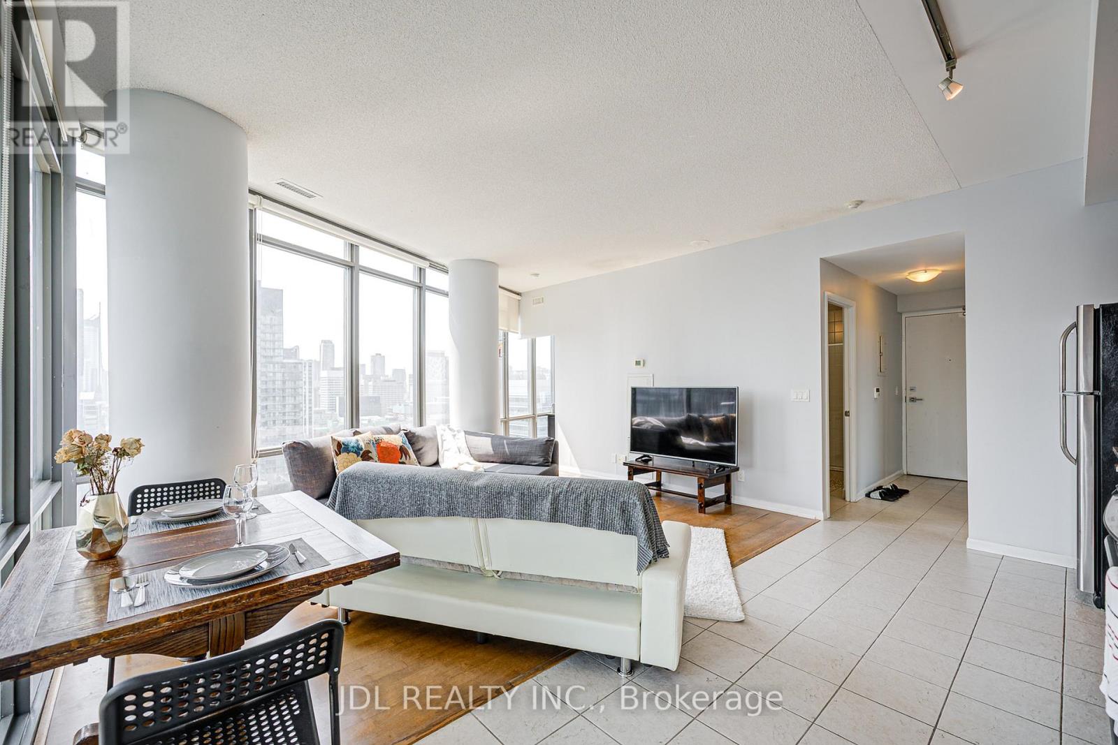 2208 - 832 Bay Street, Toronto, Ontario M5S 1Z6 - Photo 8 - C12549138