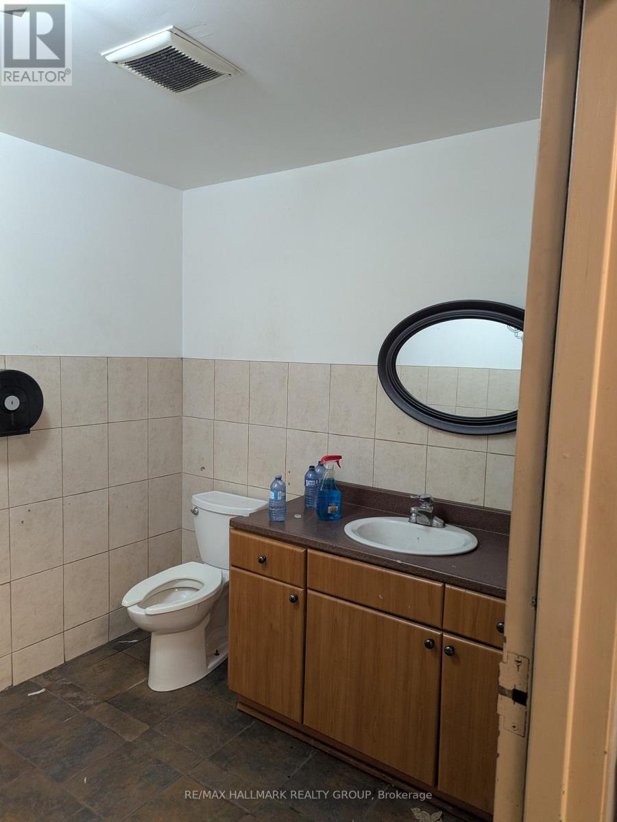 1754a Montreal Road, Ottawa, Ontario K1J 6N3 - Photo 12 - X12477429