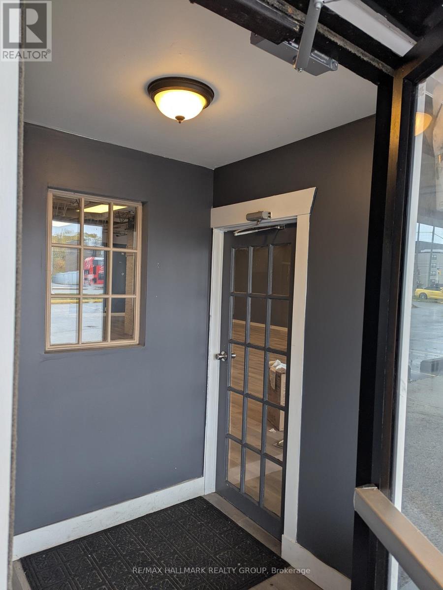 1754a Montreal Road, Ottawa, Ontario K1J 6N3 - Photo 5 - X12477429