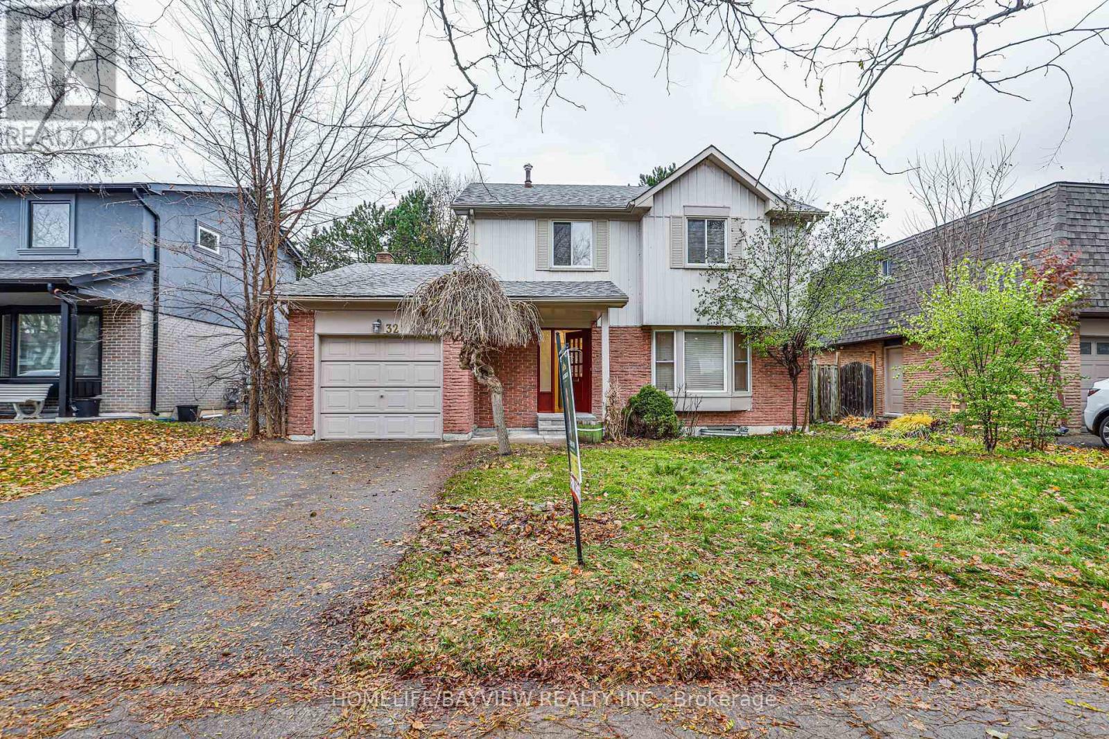 32 Penwick Crescent, Richmond Hill, Ontario  L4C 5B4 - Photo 4 - N12445295