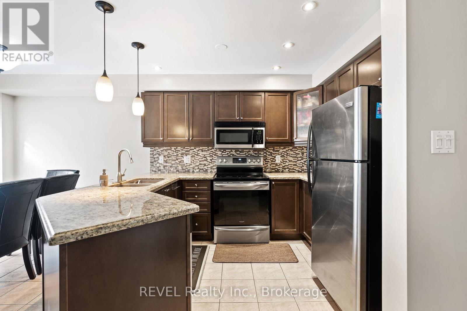 25 Colonel Lyall Street, St. Catharines, Ontario L2P 0B3 - Photo 11 - X12549150