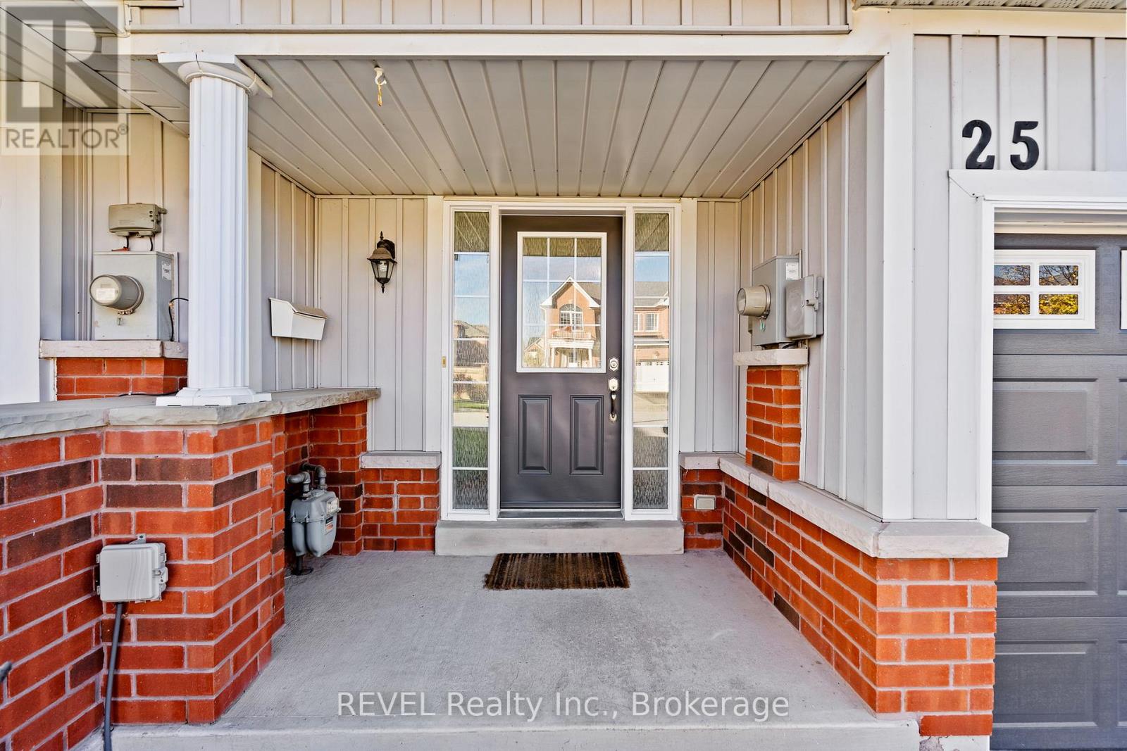 25 Colonel Lyall Street, St. Catharines, Ontario L2P 0B3 - Photo 4 - X12549150