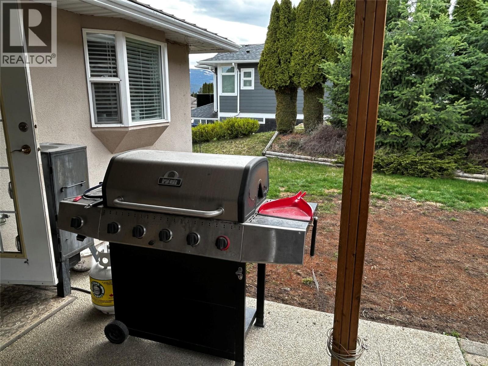 2024 Mountain View Avenue, Lumby, British Columbia  V0E 2G0 - Photo 7 - 10365369