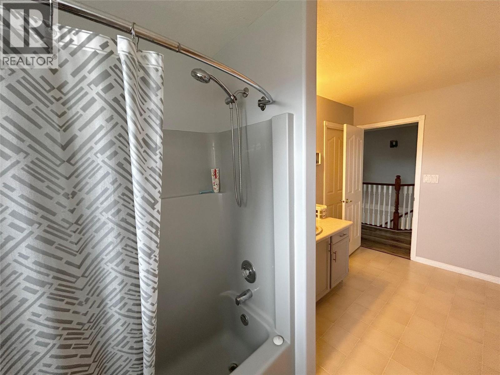 2024 Mountain View Avenue, Lumby, British Columbia  V0E 2G0 - Photo 24 - 10365369