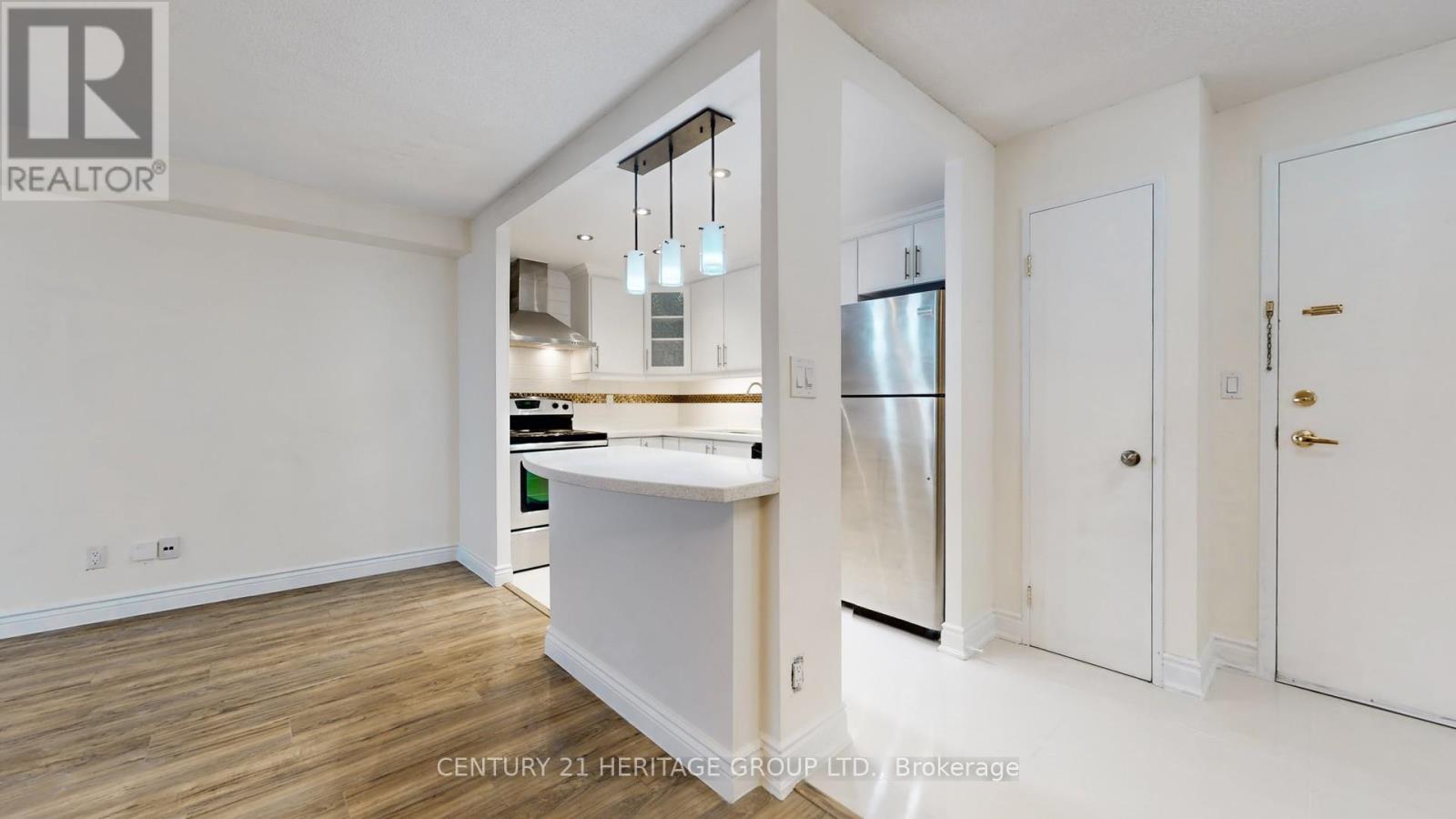 810 - 145 Hillcrest Avenue, Mississauga, Ontario L5B 3Z1 - Photo 11 - W12548712