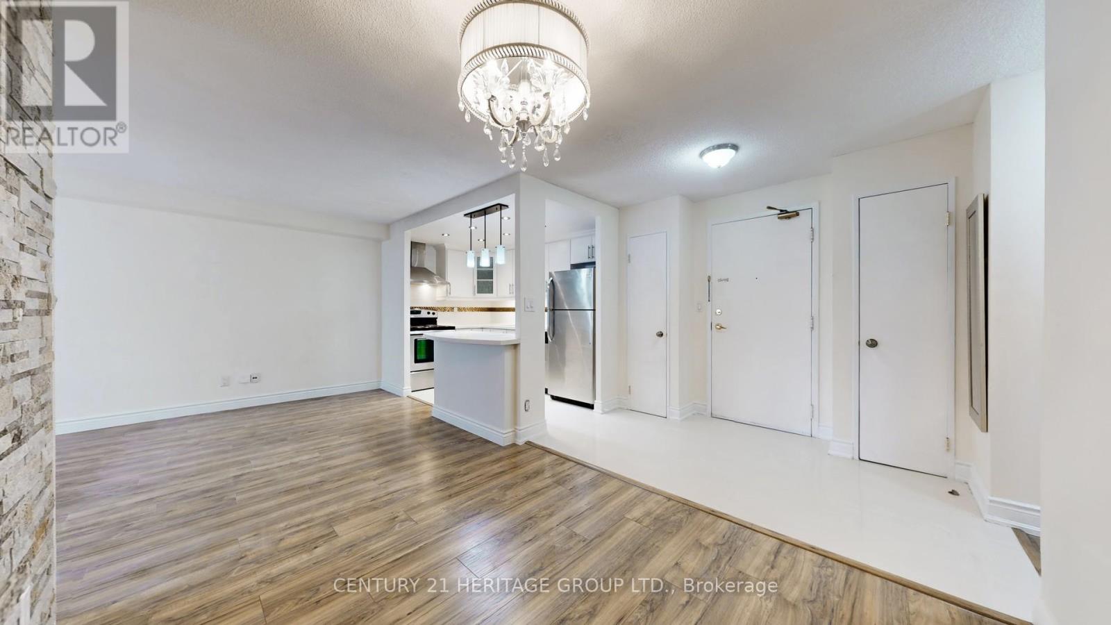 810 - 145 Hillcrest Avenue, Mississauga, Ontario L5B 3Z1 - Photo 8 - W12548712