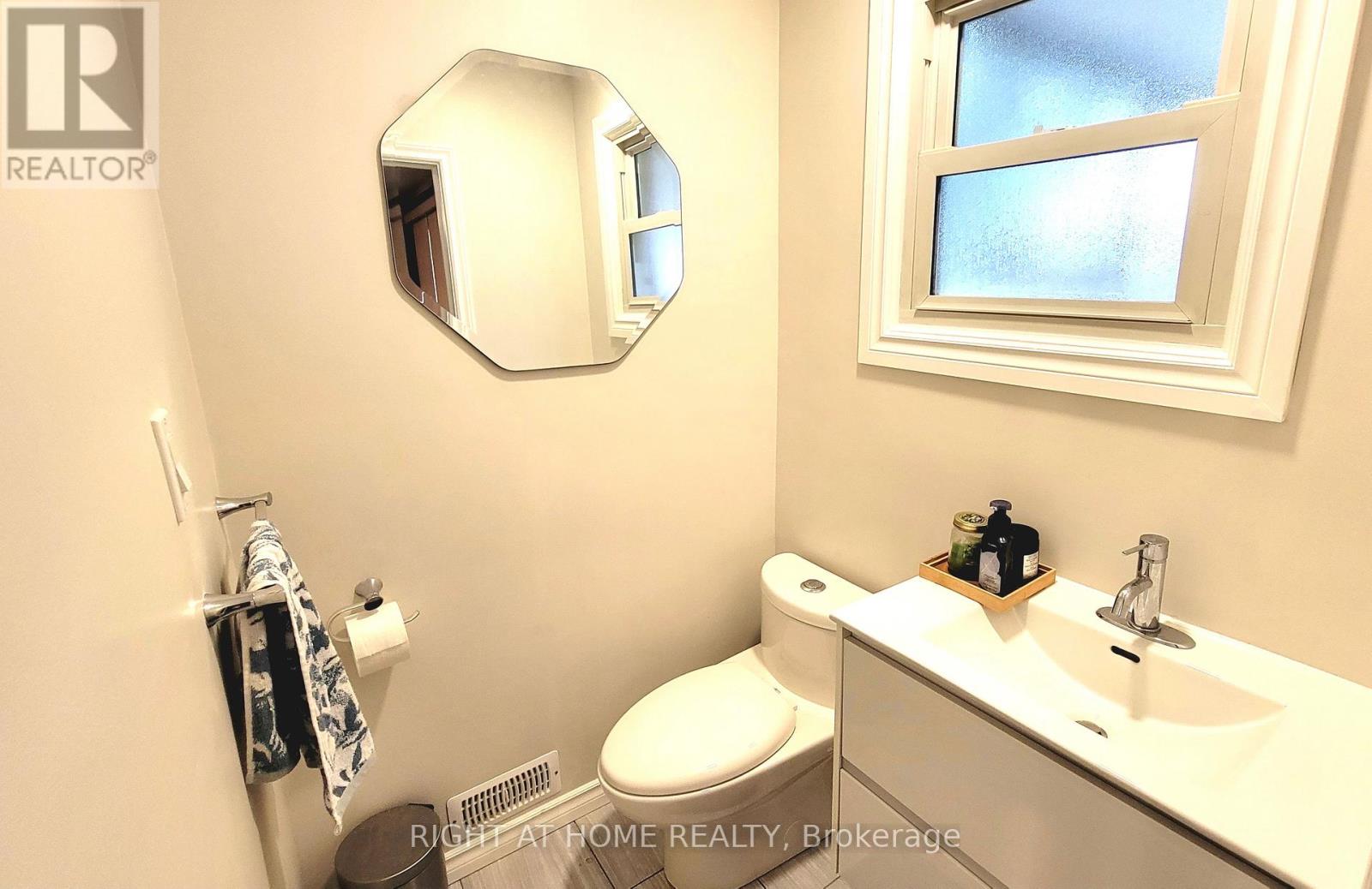 444 Quigley Road, Hamilton, Ontario L8K 5N3 - Photo 13 - X12549146