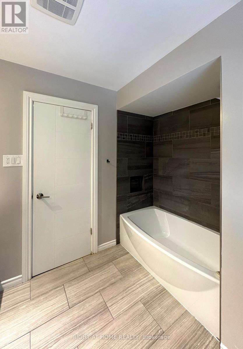 444 Quigley Road, Hamilton, Ontario L8K 5N3 - Photo 17 - X12549146