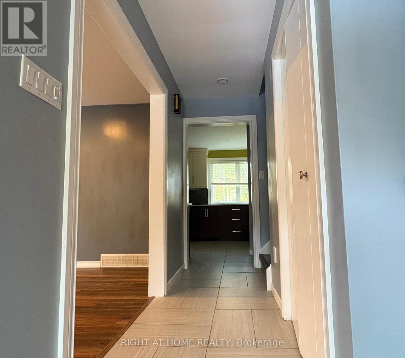 444 Quigley Road, Hamilton, Ontario L8K 5N3 - Photo 3 - X12549146