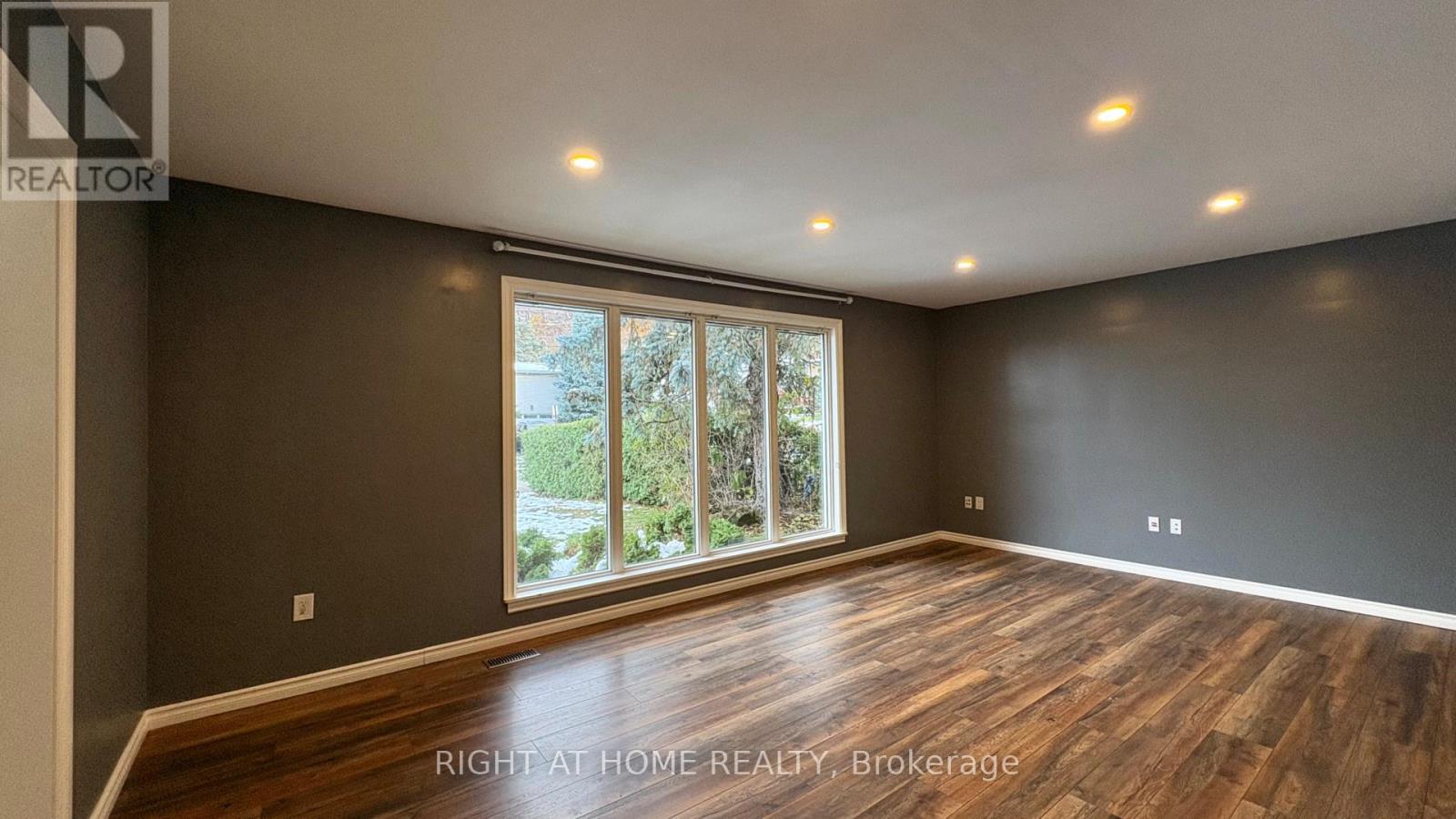 444 Quigley Road, Hamilton, Ontario L8K 5N3 - Photo 5 - X12549146