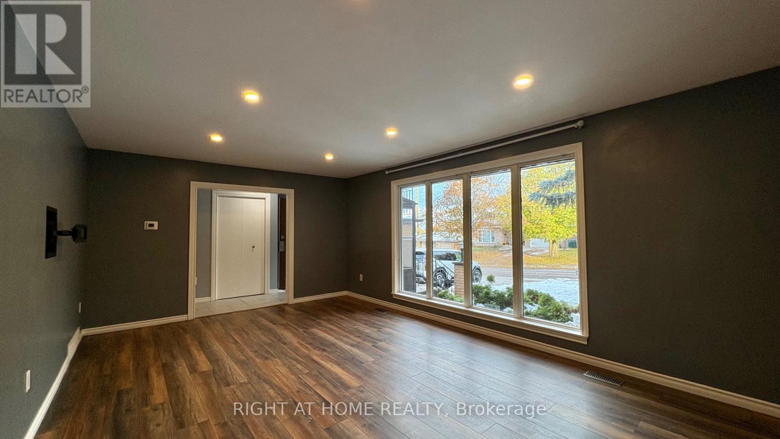 444 Quigley Road, Hamilton, Ontario L8K 5N3 - Photo 6 - X12549146