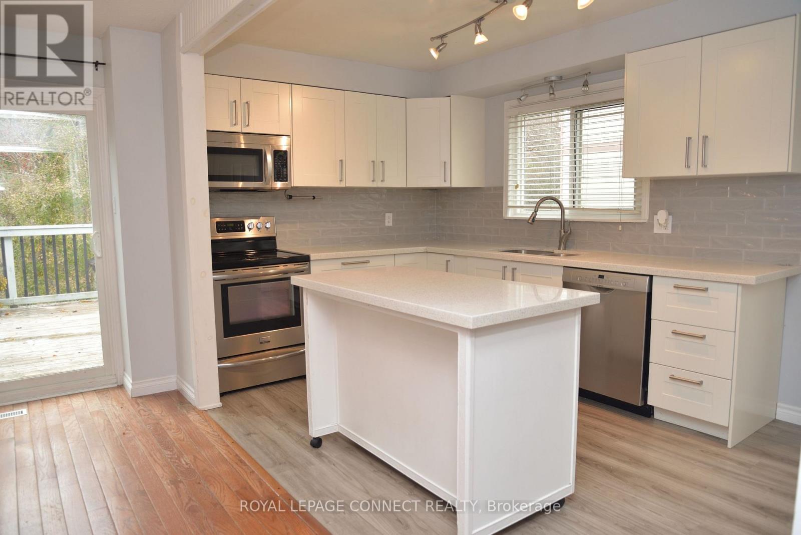 338 Homestead Court, Oshawa, Ontario L1J 6V3 - Photo 4 - E12549160