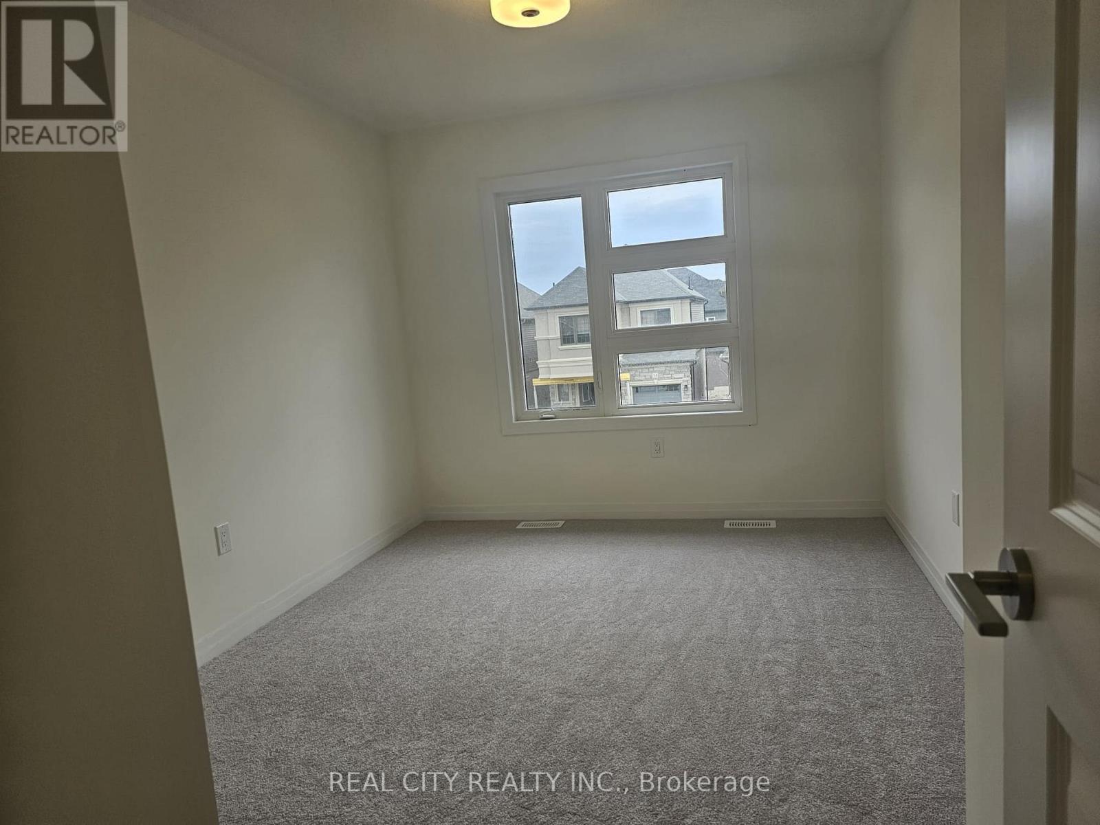 37 George Brier Drive W, Brant, Ontario N3L 0L1 - Photo 12 - X12498546