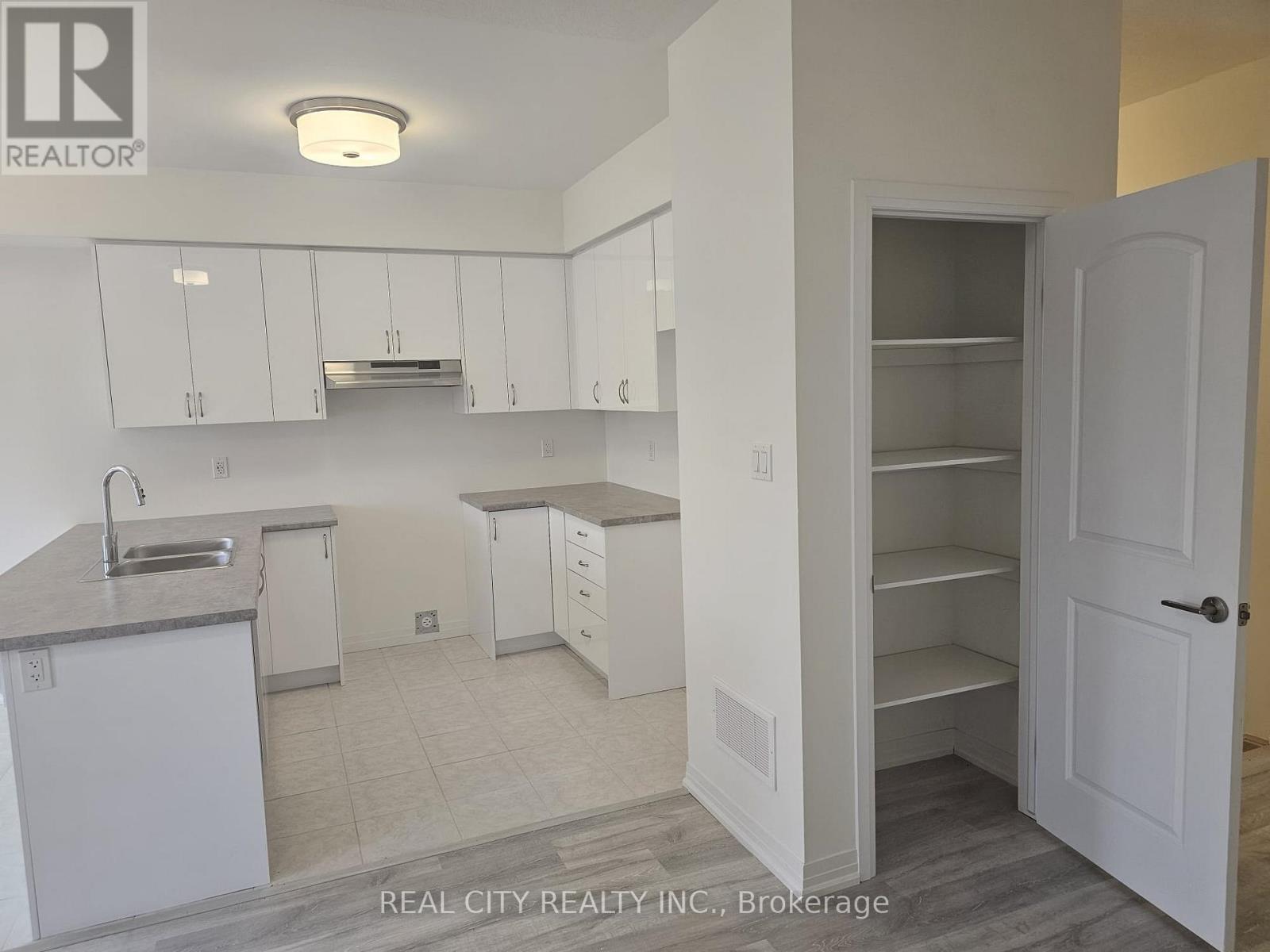 37 George Brier Drive W, Brant, Ontario N3L 0L1 - Photo 6 - X12498546