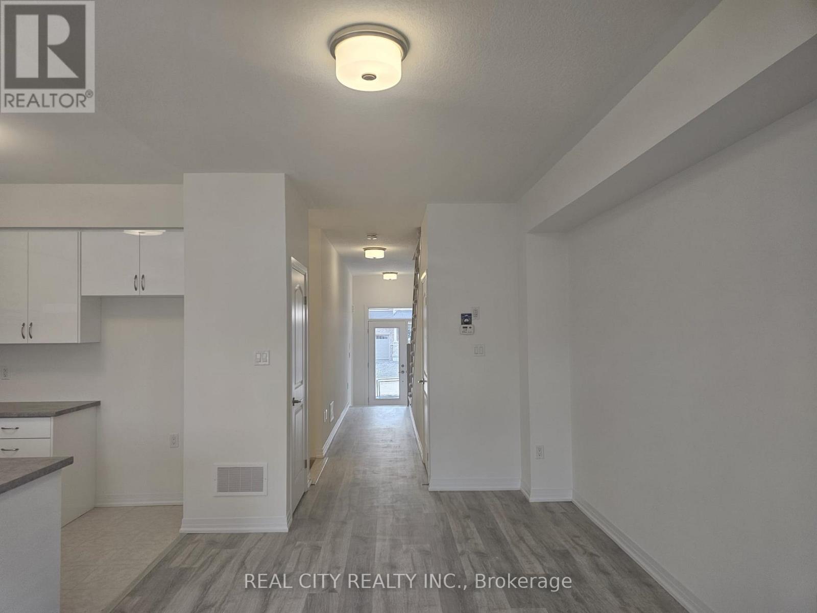 37 George Brier Drive W, Brant, Ontario N3L 0L1 - Photo 4 - X12498546