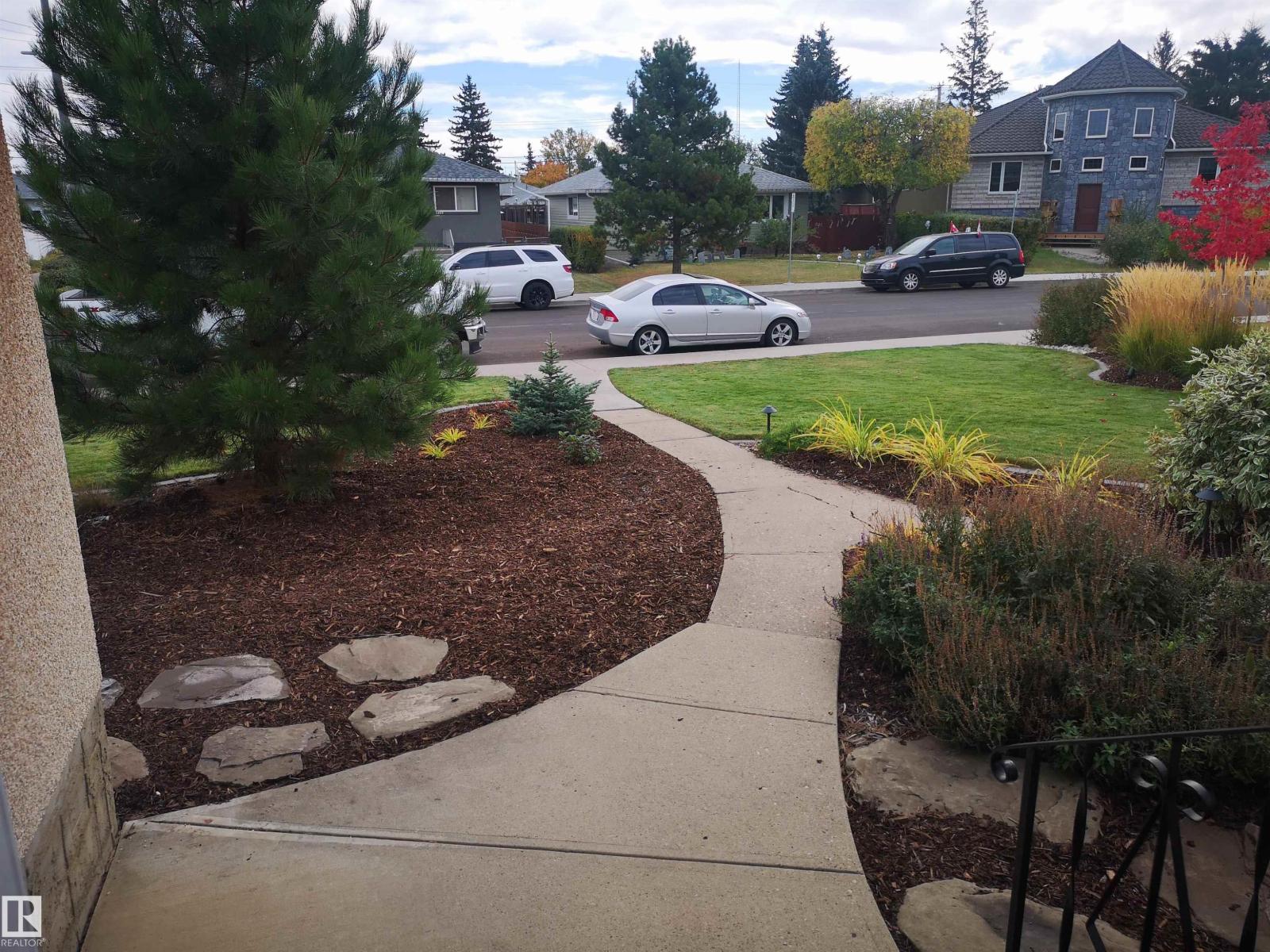 8032 70 Av Nw Nw, Edmonton, Alberta  T6C 0A5 - Photo 4 - E4461068