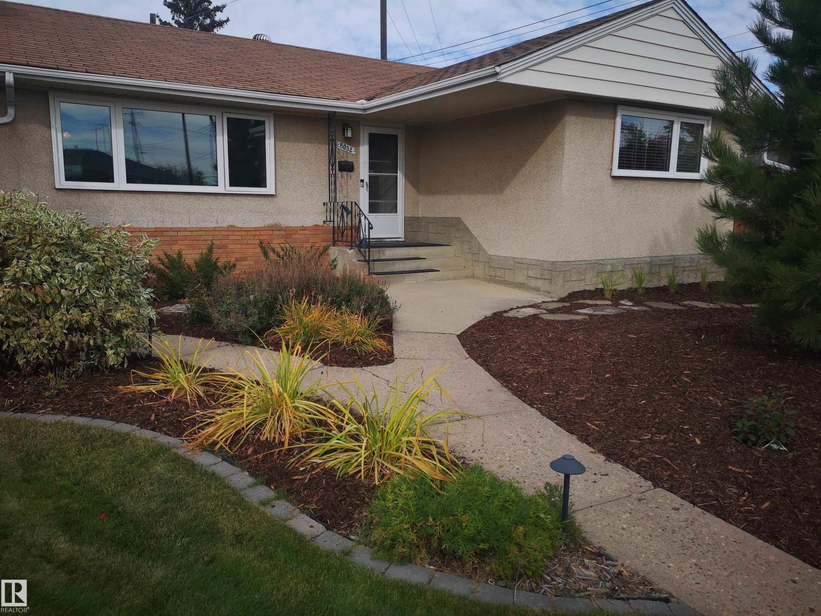 8032 70 Av Nw Nw, Edmonton, Alberta  T6C 0A5 - Photo 2 - E4461068