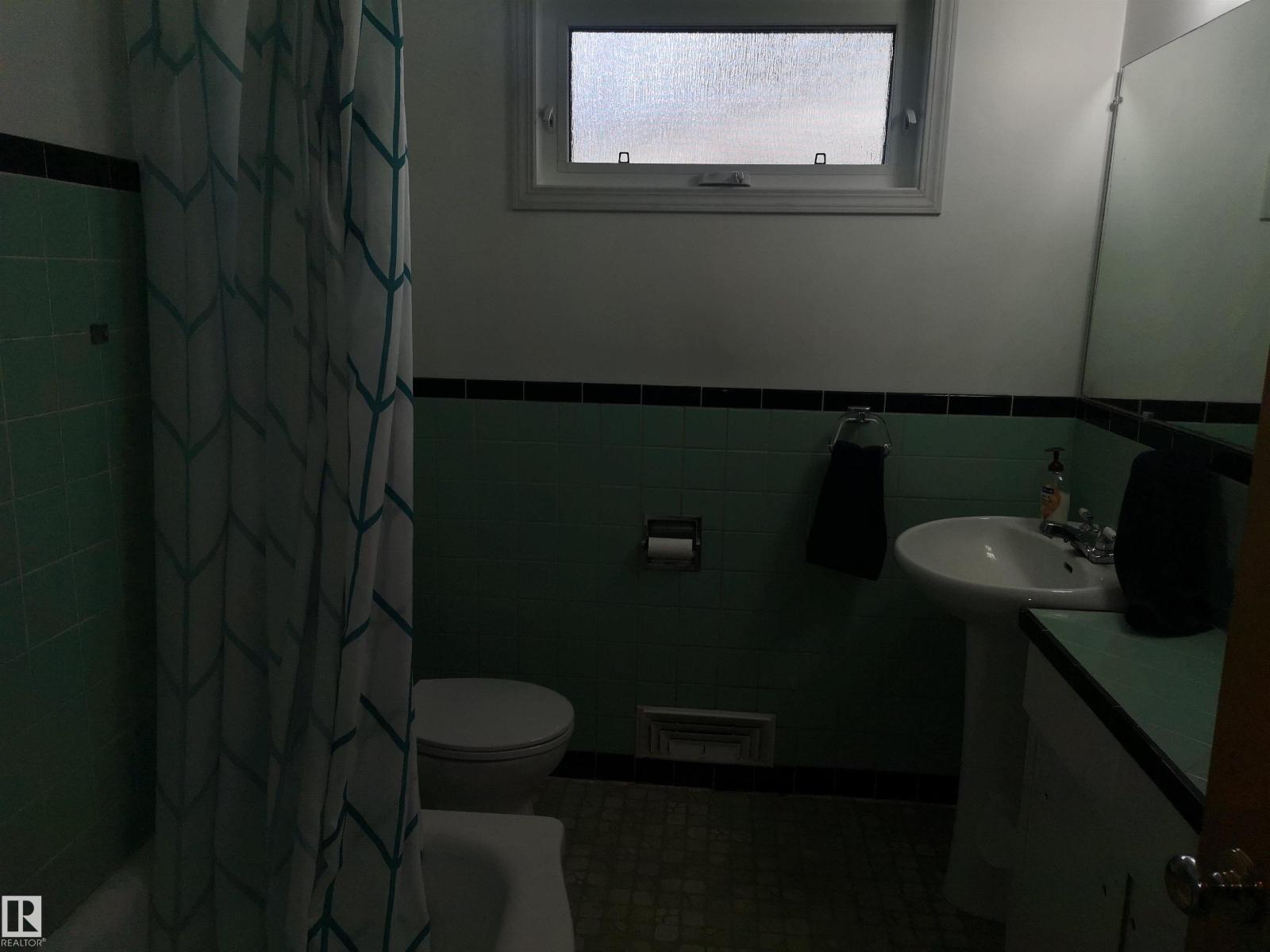 8032 70 Av Nw Nw, Edmonton, Alberta  T6C 0A5 - Photo 15 - E4461068