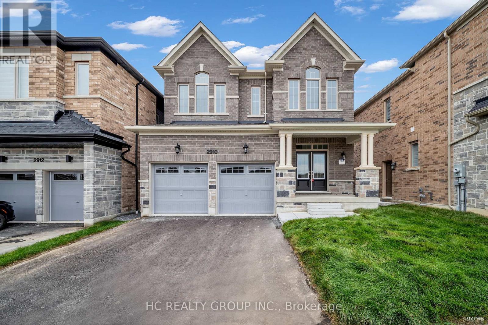 2910 Grindstone Crescent, Pickering, Ontario L1X 0R5 - Photo 2 - E12549174