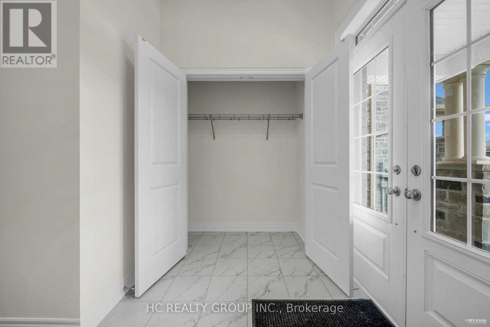 2910 Grindstone Crescent, Pickering, Ontario L1X 0R5 - Photo 4 - E12549174