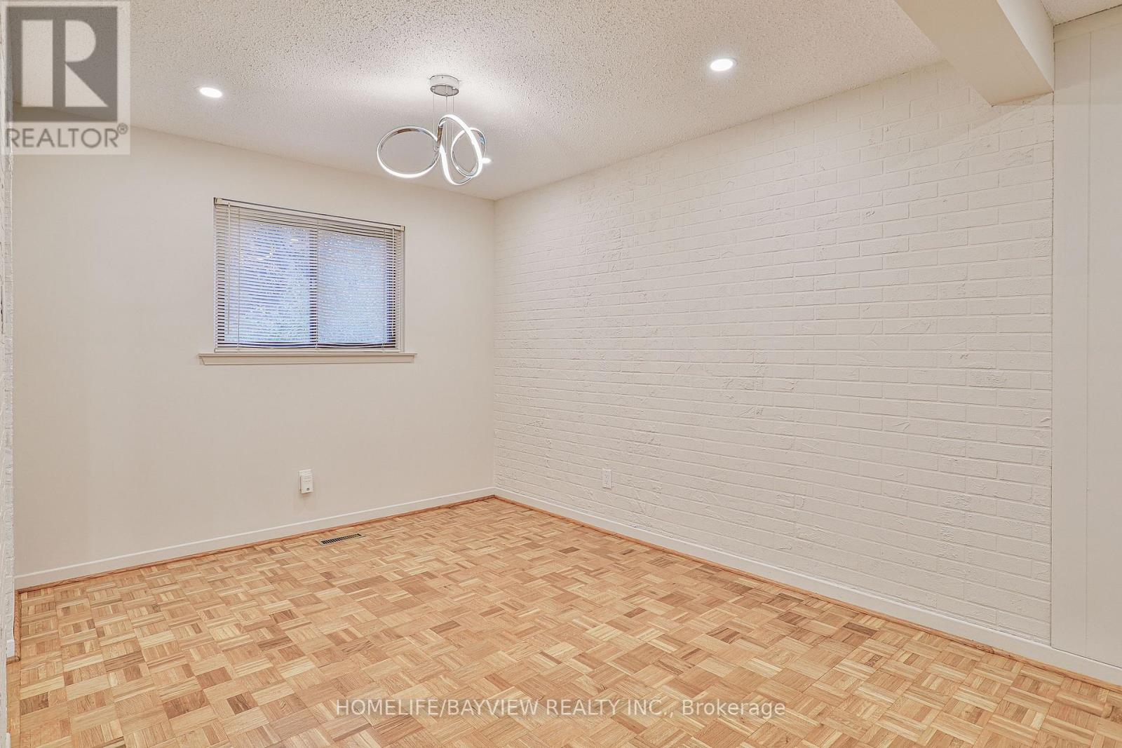 32 Penwick Crescent, Richmond Hill, Ontario  L4C 5B4 - Photo 14 - N12445295