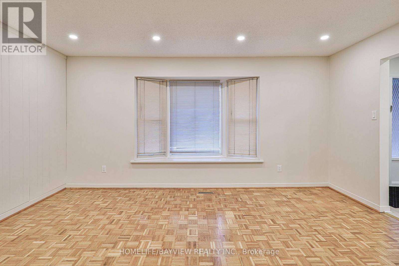 32 Penwick Crescent, Richmond Hill, Ontario  L4C 5B4 - Photo 10 - N12445295