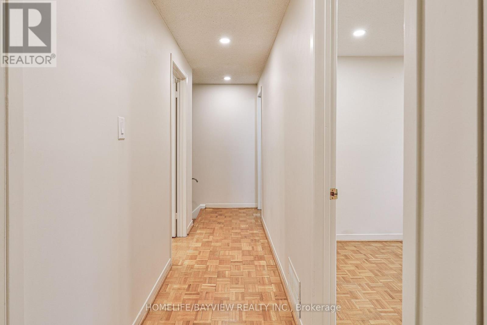 32 Penwick Crescent, Richmond Hill, Ontario  L4C 5B4 - Photo 30 - N12445295