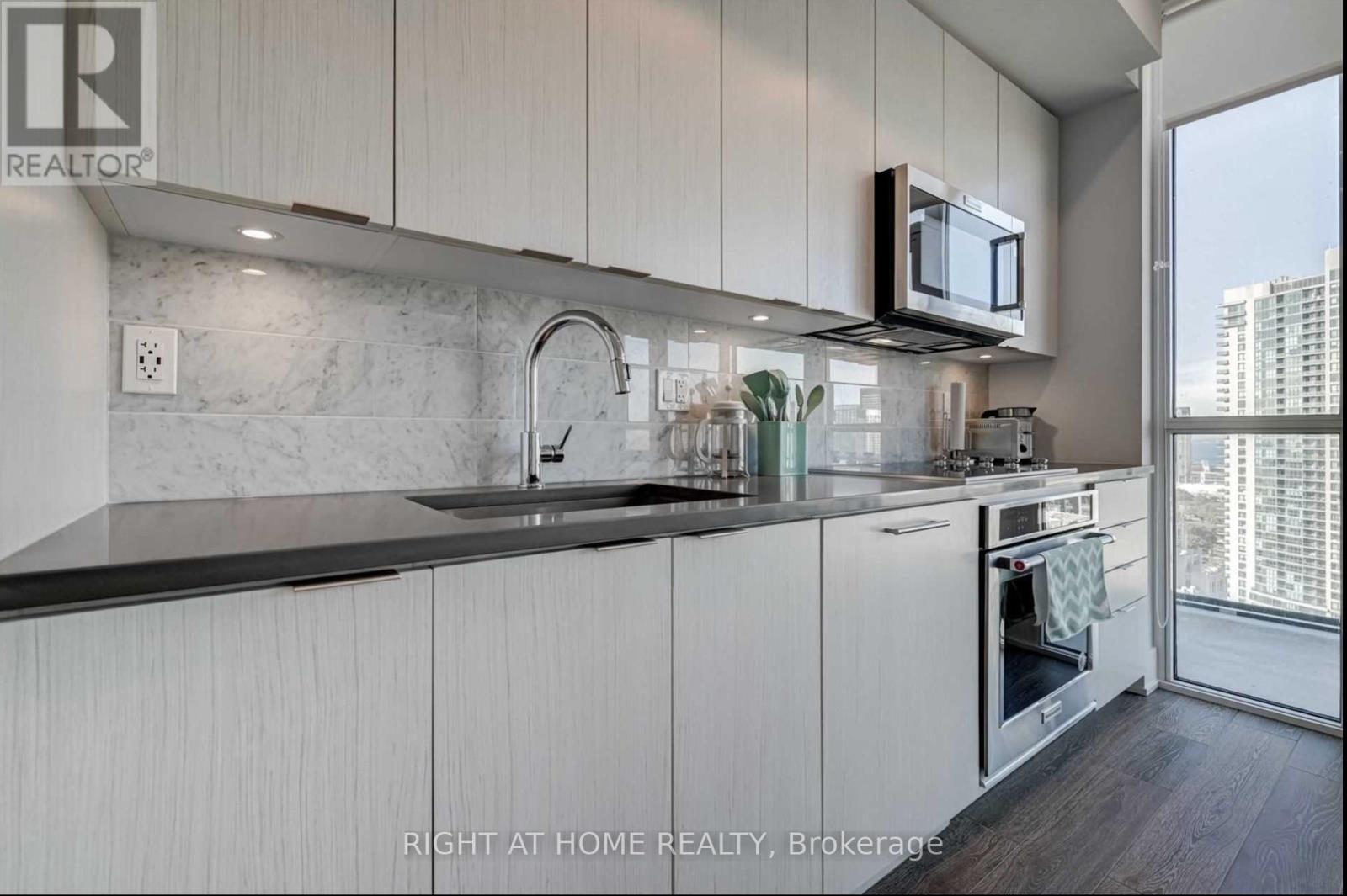 Uph02 - 38 Iannuzzi Street, Toronto, Ontario M5V 0S2 - Photo 13 - C12549180