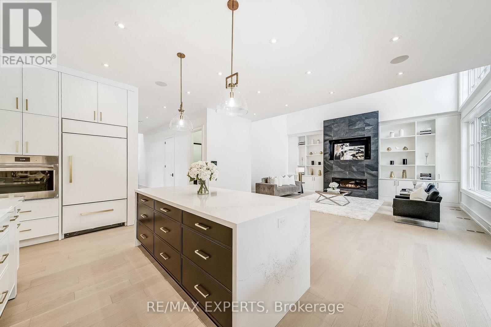 278 Mineola Road E, Mississauga, Ontario L5G 2G3 - Photo 11 - W12549182