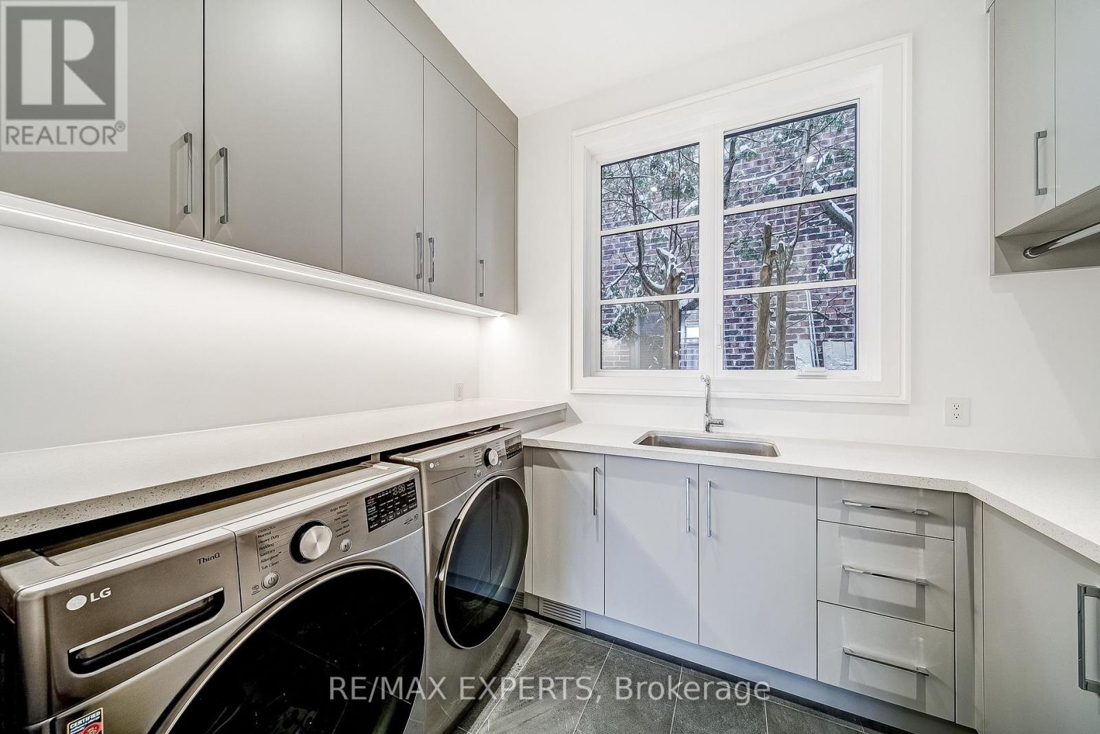 278 Mineola Road E, Mississauga, Ontario L5G 2G3 - Photo 19 - W12549182