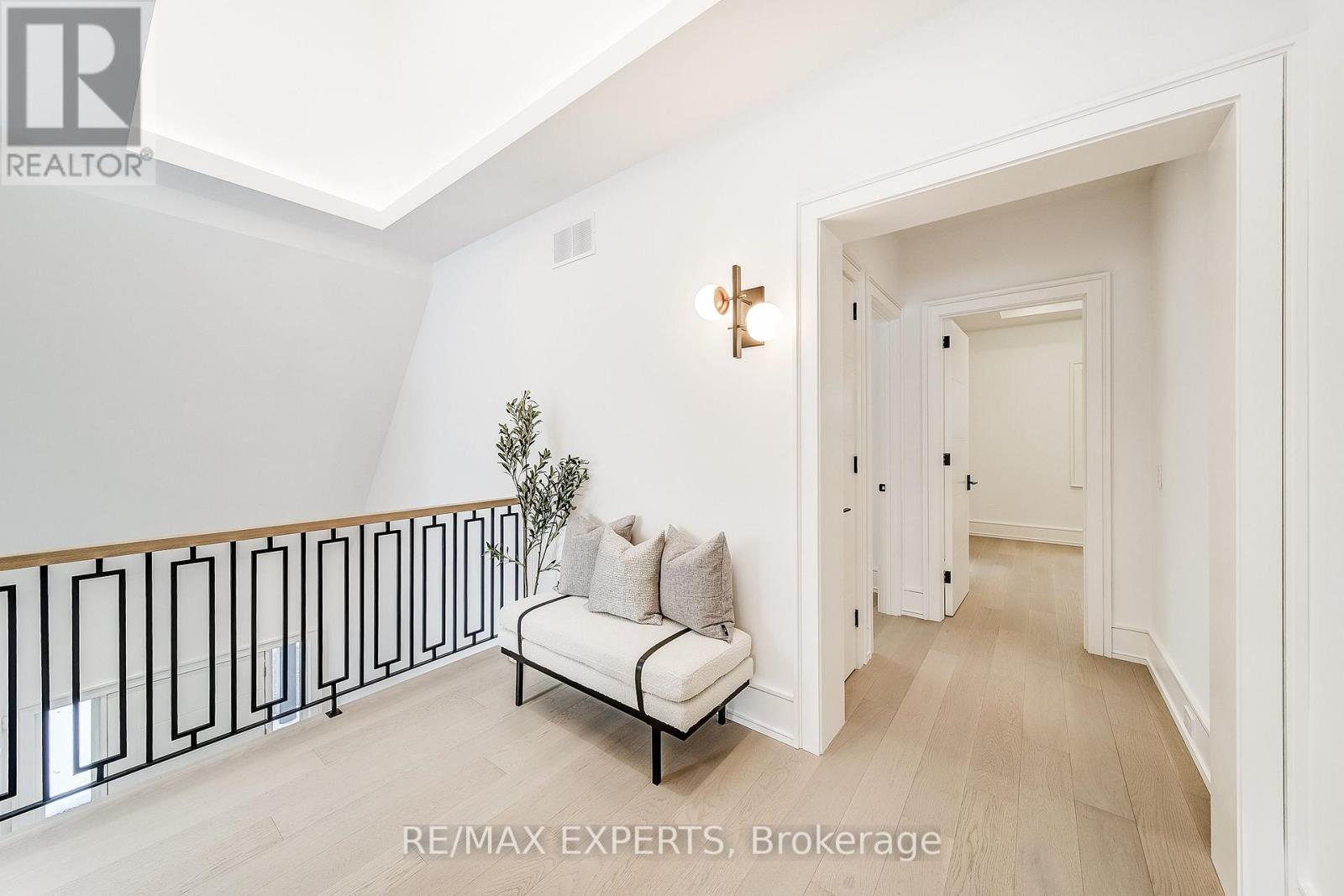 278 Mineola Road E, Mississauga, Ontario L5G 2G3 - Photo 22 - W12549182