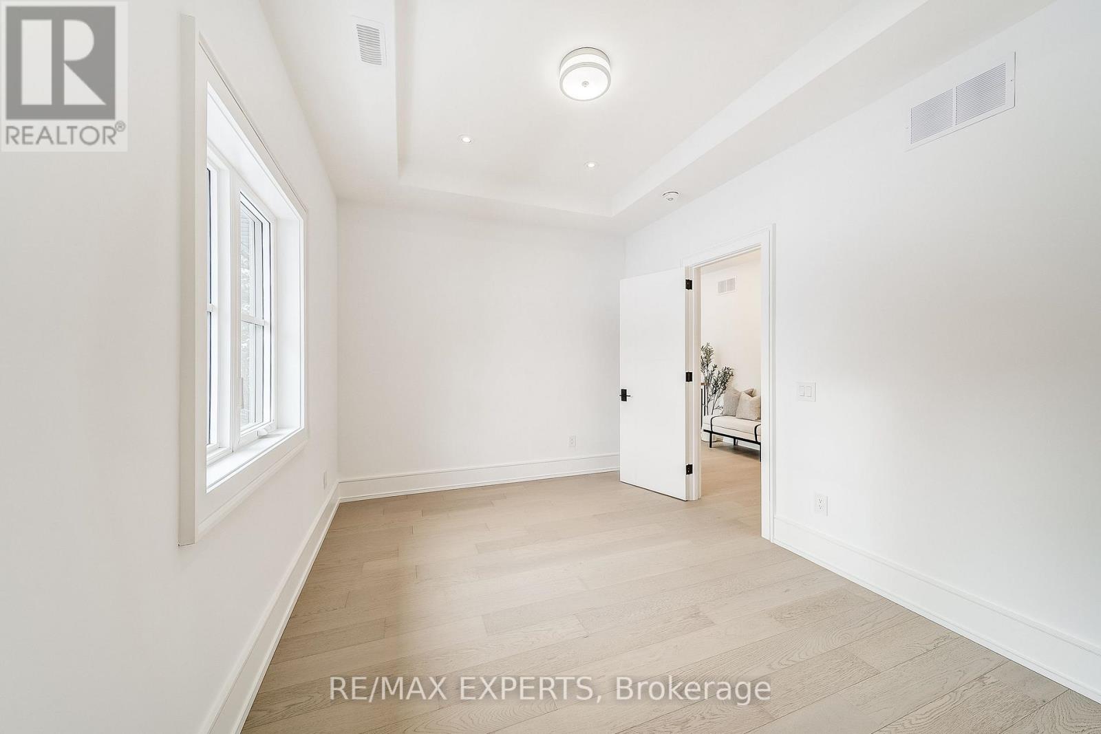 278 Mineola Road E, Mississauga, Ontario L5G 2G3 - Photo 25 - W12549182